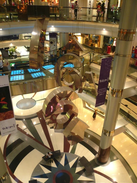 ТРЦ "Siam Discovery" (там, где музей Мадам Тюссо)