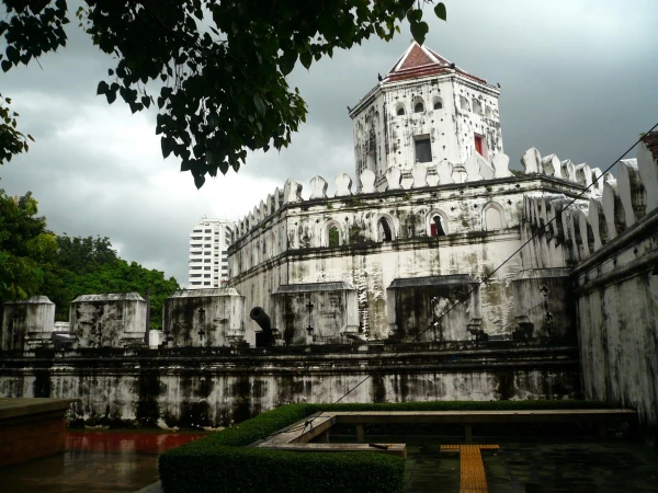 Phra Sumen Fort