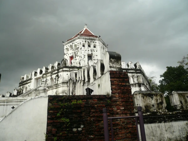 Phra Sumen Fort
