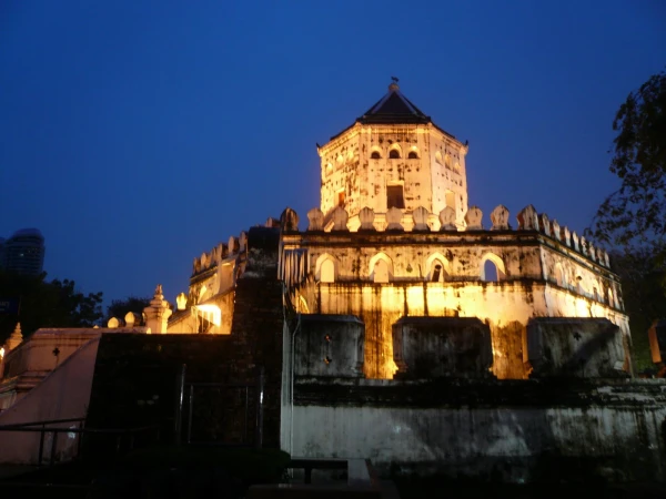 Phra Sumen Fort (догулялась до темноты:-)