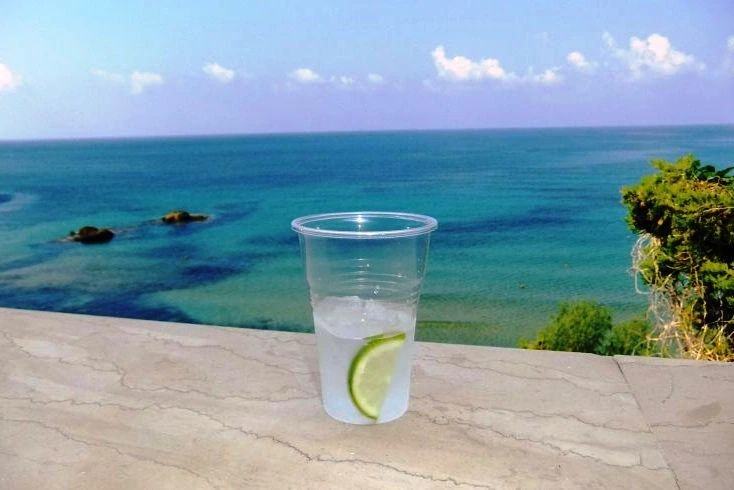 Немного джина в холодной воде