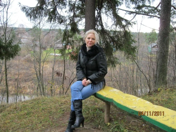 у родника