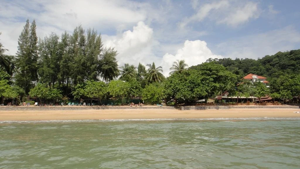 Вид с моря на зону Krabi Resort