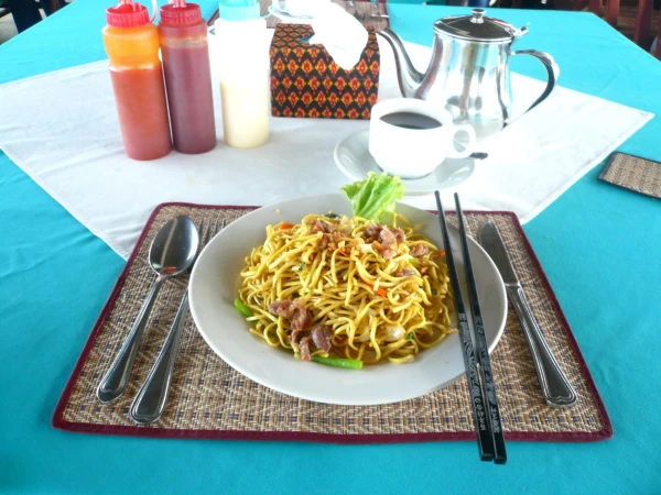 Fried Yellow Noodle with Chicken