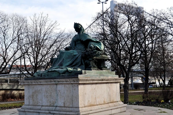 хозяйка моста Королева Эржебет(Амалия Евгения Елизавета Австрийская)