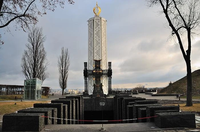 Мемориал жертвам голодомора "Свеча памяти"