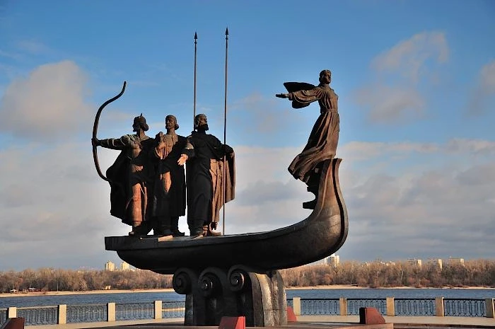 Пямятник основателям Киева