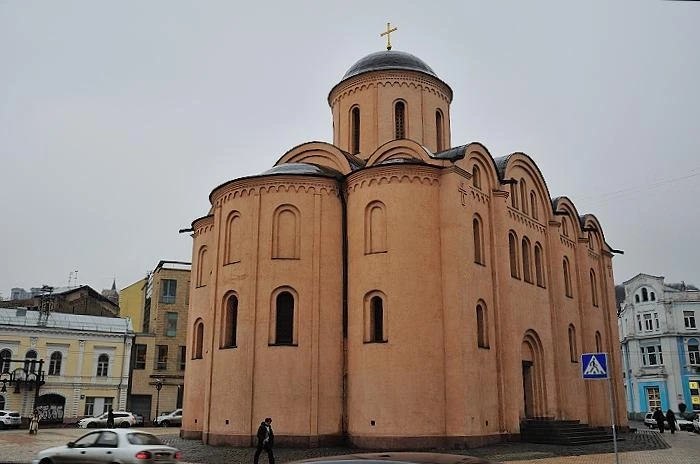 Церковь Успения Богородицы Пирогощей