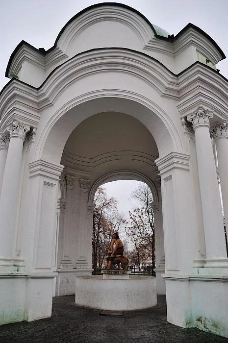 Скульптура "Самсон, разрывающий пасть льву"