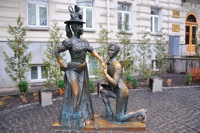 Памятник "За двумя зайцами"