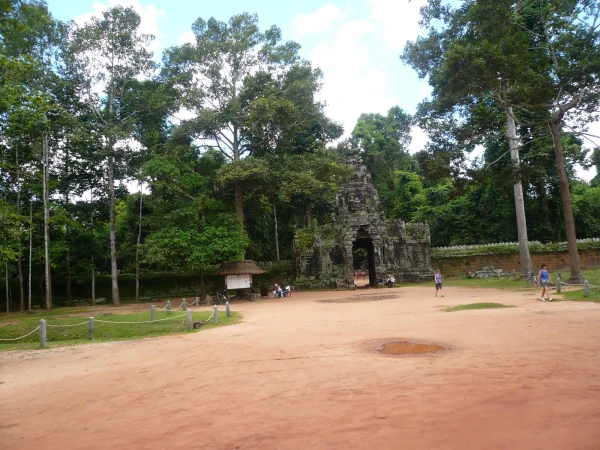 проезжаем Banteay Kdei
