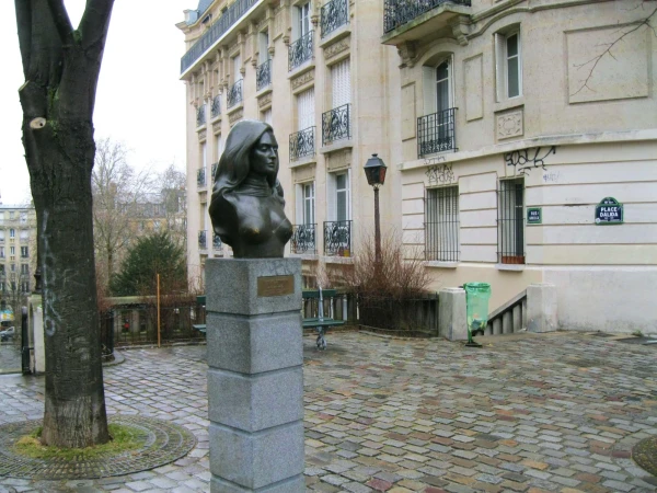 Монмартр. Площадь Далиды