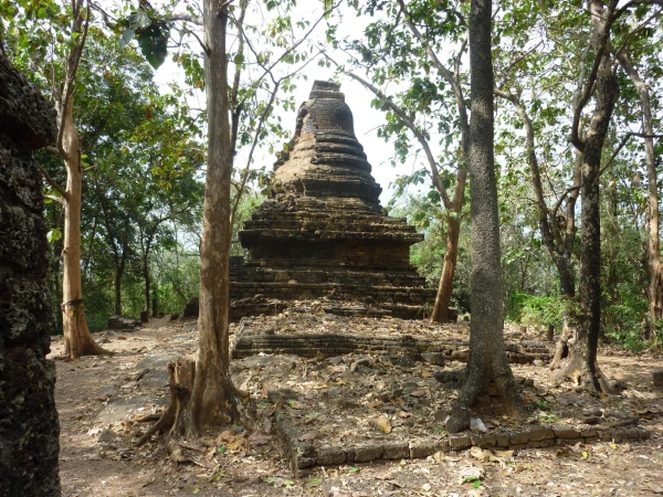 Си Сатчаналай. Храм Wat Khao Pharom Ploeng