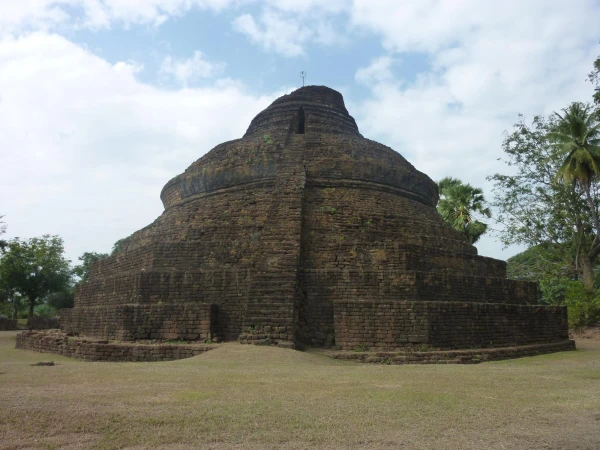 Си Сатчаналай. Храм Wat Phra Si Rattana Mahathat Chaliand