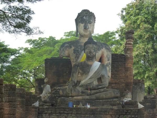 Си Сатчаналай. Храм Wat Phra Si Rattana Mahathat Chaliand