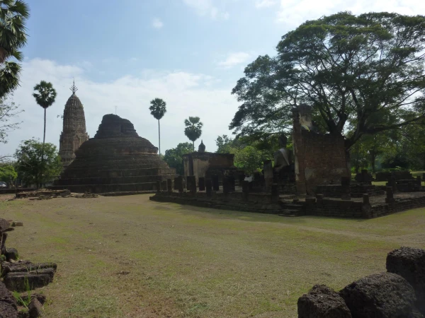 Си Сатчаналай. Храм Wat Phra Si Rattana Mahathat Chaliand