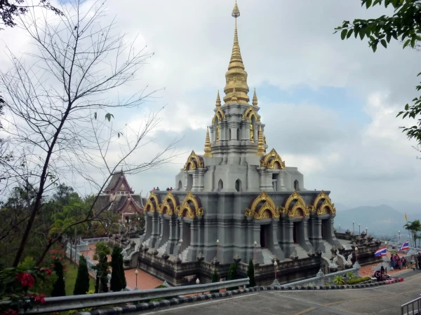 г.Мэ Салонг. Храм Phra Barom Mahathat.