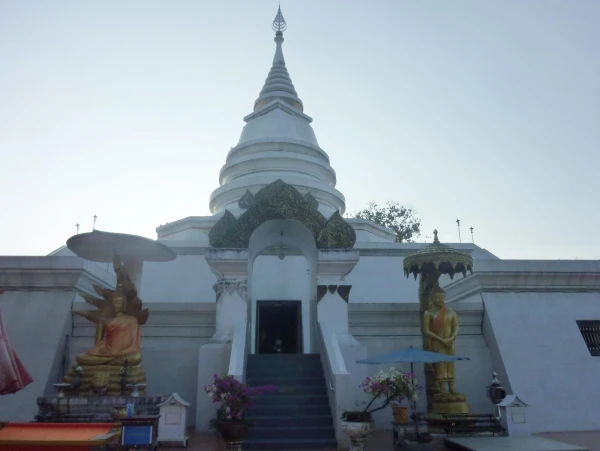 г.Чианг Саен. Храм Wat Phra That Doi Tung.