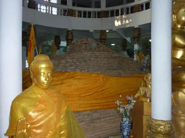 г.Чианг Саен. Храм Wat Phra That Doi Tung.