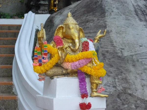 г.Чианг Саен. Храм Wat Phra That Doi Tung.