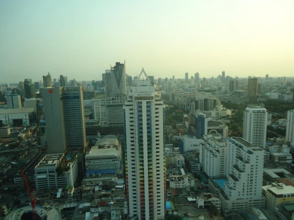 Вид c 40-го этажа на соседний отель Baiyoke