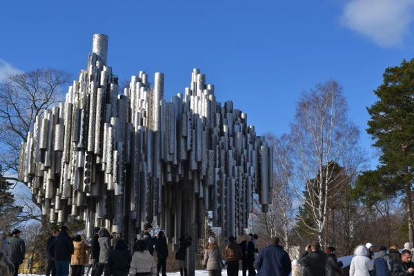 Памятник композитору Сибелиусу в Хельсинки