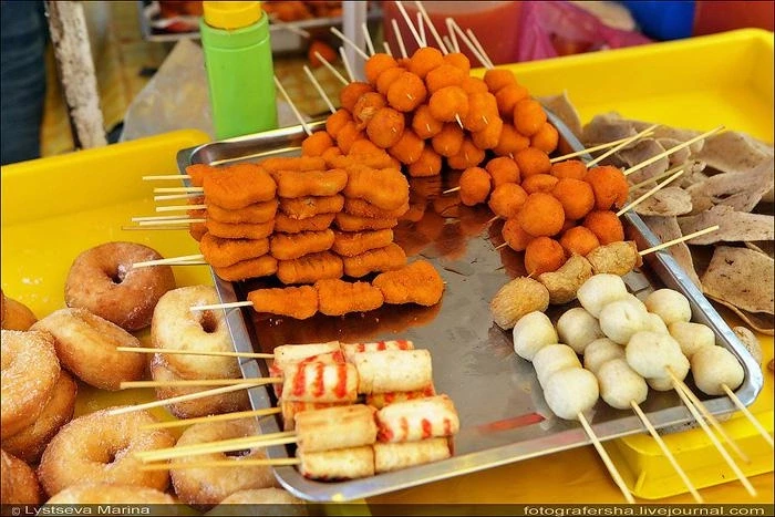 А мы лучше местными шашлыками голод перебьем