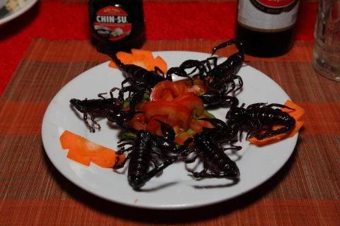 жареные скорпионы. красиво но не вкусно