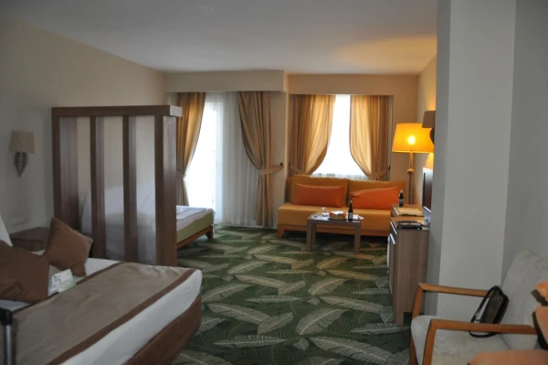 Otium Eco Club Side 5