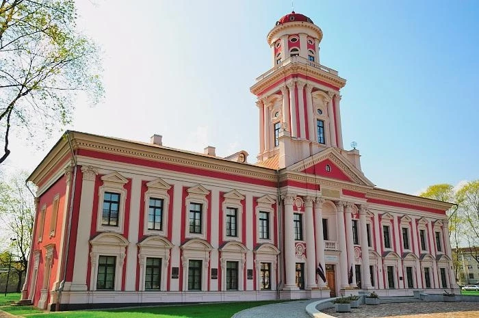 Елгава. "Академия Петрина"