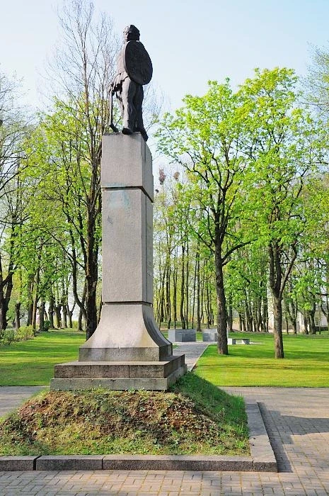 Бауска. Памятник Свободы