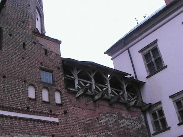 Стены Мирского замка изнутри