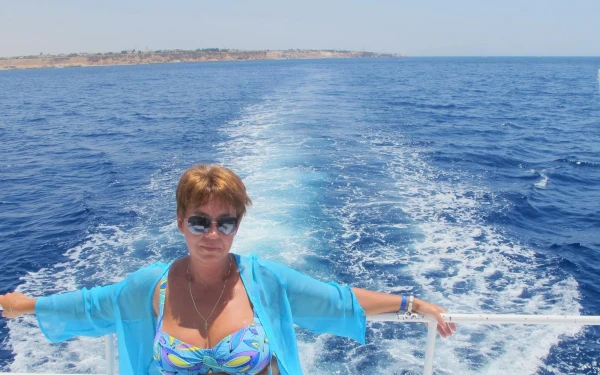 По синему морю