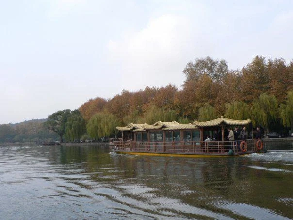Озеро в городе Ханчжоу