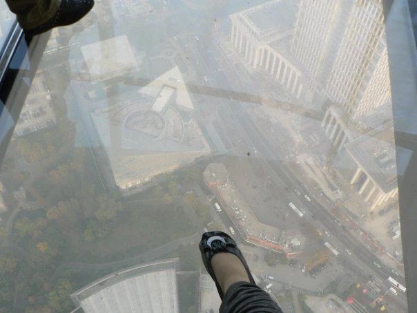 пол смотровой площадки телебашни Шанхая