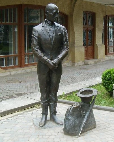 Ипполит Матвеевич "не ел несколько дней"..