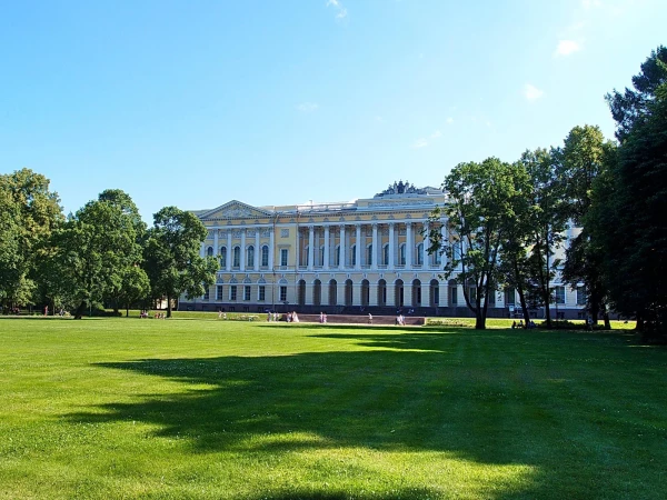 В Михайловском саду