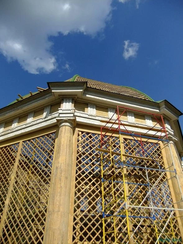Кусково, 2012. Вольер.