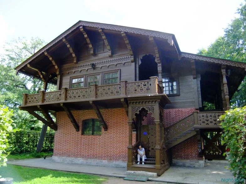 Швейцарский домик (сейчас закрыт для посещений).