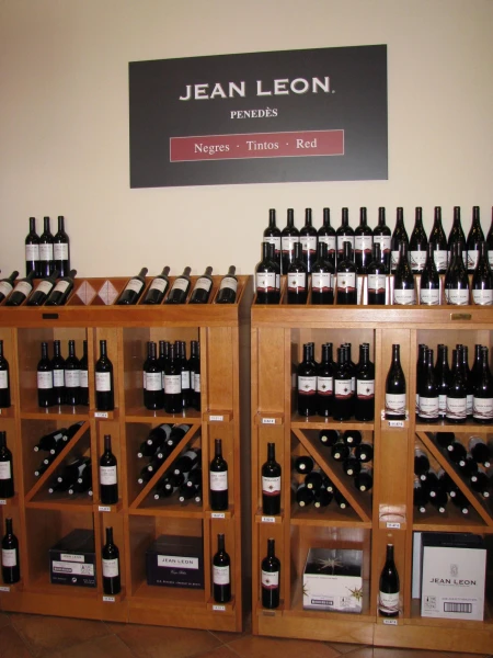 Магазин Torres. Продукция Jean Leon