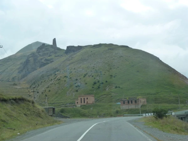 Вперед в Даргавс, город мертвых.