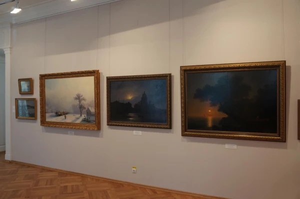 В художественной галерее