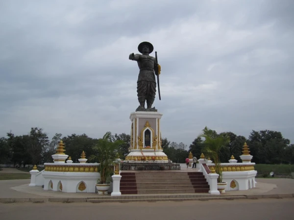 Лаос Вьентьян Основатель