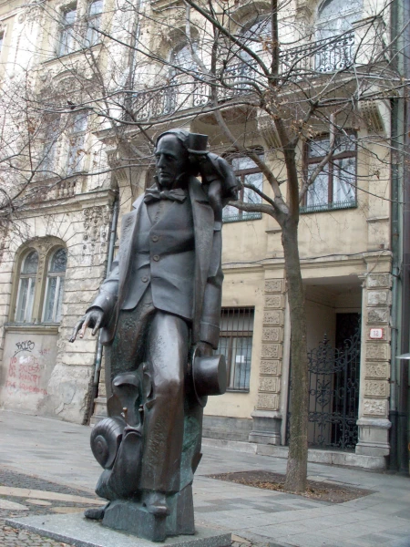 Современная скульптура на улицах Братиславы