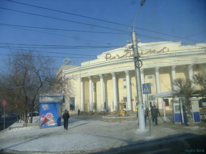 Остановка * Родина* (из окна троллейбуса). 
