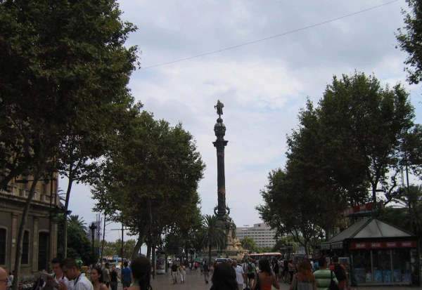 Барселона. Вид на памятник Х.Колумбу