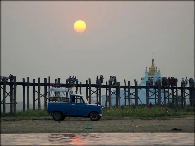 Закат в Амарапуре