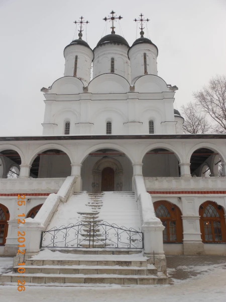 сюда приходила молиться семья Пушкиных