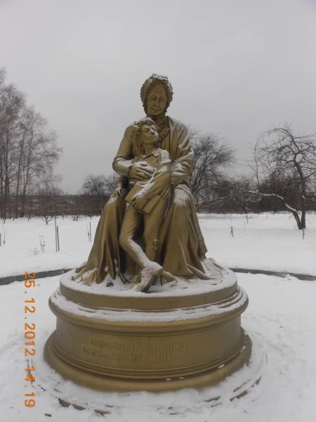 маленький Саша с бабушкой