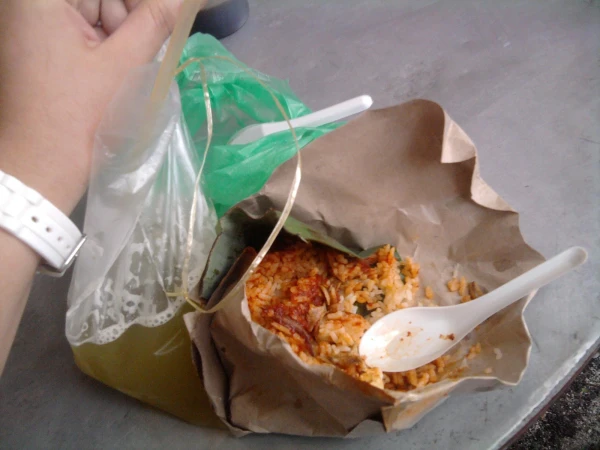 Тростниковый сок и острый рис с курицей